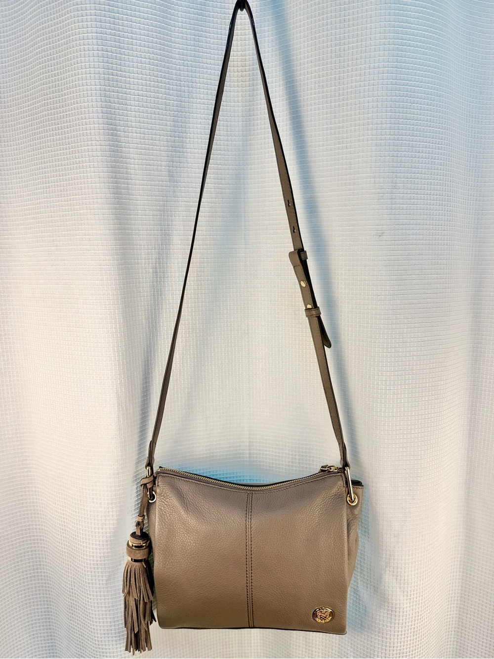 Vince Camuto Gray Pebbled Leather Crossbody Bag with Tassel & Gold HW EUC - Picture 6 of 13